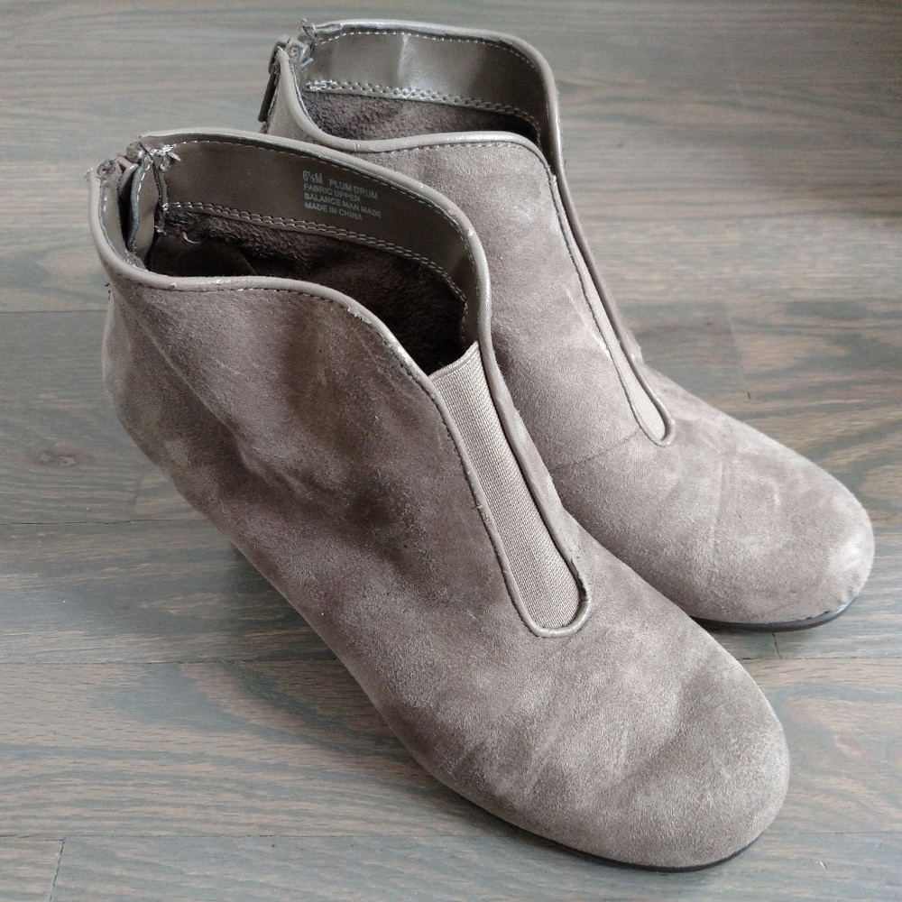 Aerosoles Round Toe Wedge Boots